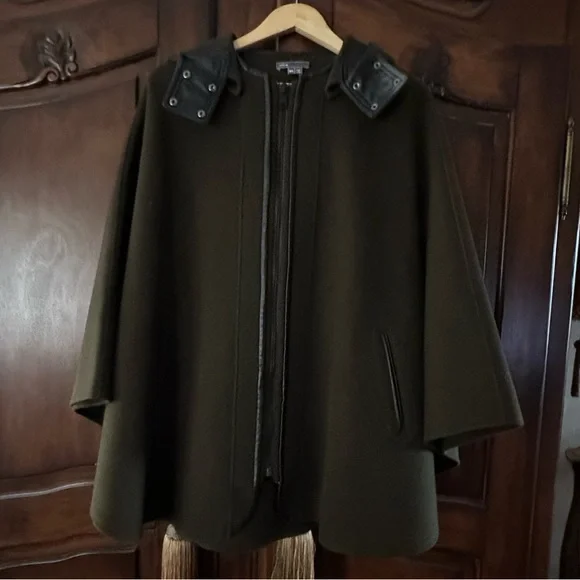 Vince Cape/Poncho - Picture 5 of 6